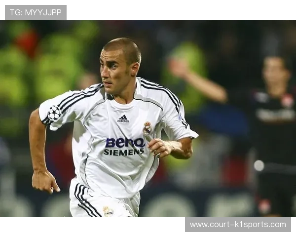 四大足球传奇巨星齐聚一堂 精彩瞬间定格历史的巅峰对决